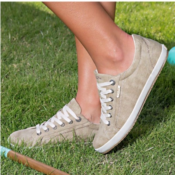 taos star shoes on sale